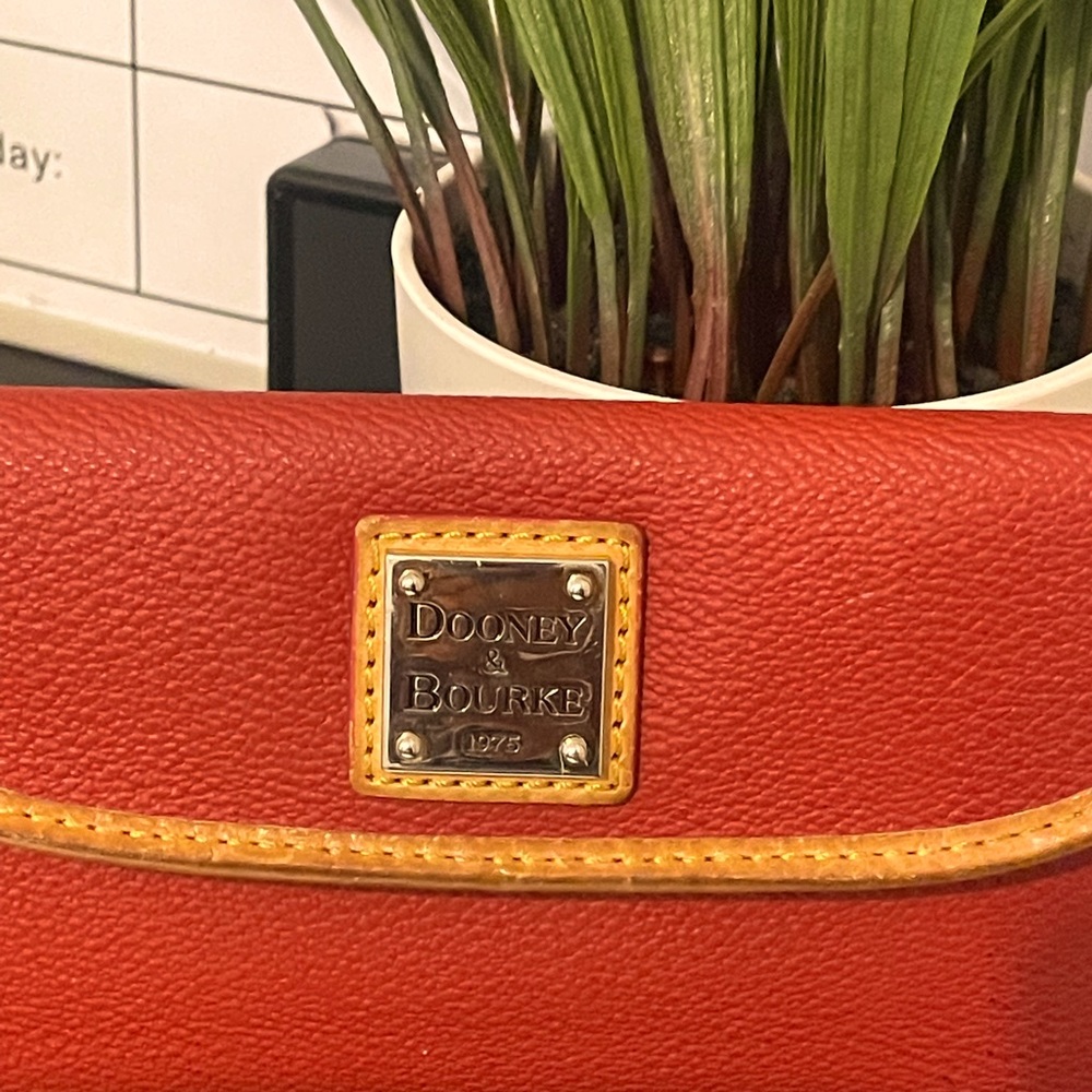 Dooney & Bourke
